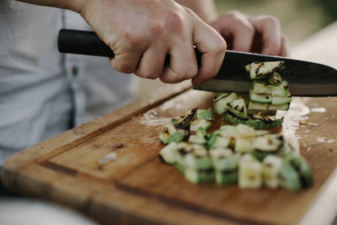 WHICH KNIFE IS BEST SANTOKU OR CHEF? THE DIFFERENCES
