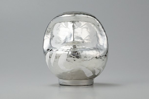 Designer's Premium Silver Daruma Small 12cm Designer's Premium Silver Daruma Small 12cm