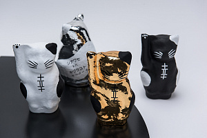 Designers Black Maneki-Neko Medium 20cm