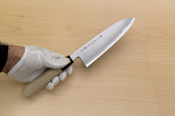Sakai Genkichi White steel 2 Santoku 180 (7.1) Magnolia Wood handle with buffalo horn Sakai Genkichi White steel 2 Santoku 180 (7.1) Magnolia Wood handle with buffalo horn