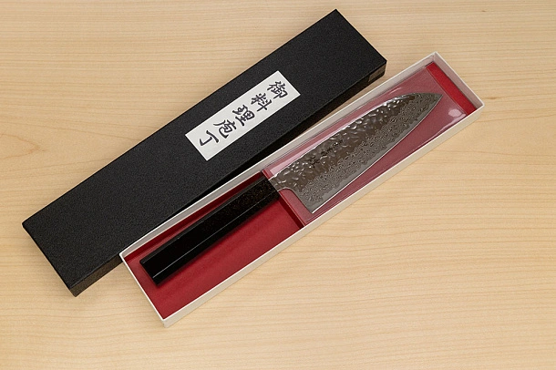 Hokiyama Sakon AUS10 Hammered shiny Damascus 165mm (6.5") Santoku knife with Gold Dust Urushi lacquered Magnolia Wood octagon handle Hokiyama Sakon AUS10 Hammered shiny Damascus 165mm (6.5") Santoku knife with Gold Dust Urushi lacquered Magnolia Wood octagon handle