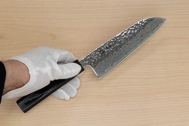 Hokiyama Sakon AUS10 Hammered shiny Damascus 165mm (6.5") Santoku knife with Gold Dust Urushi lacquered Magnolia Wood octagon handle Hokiyama Sakon AUS10 Hammered shiny Damascus 165mm (6.5") Santoku knife with Gold Dust Urushi lacquered Magnolia Wood octagon handle